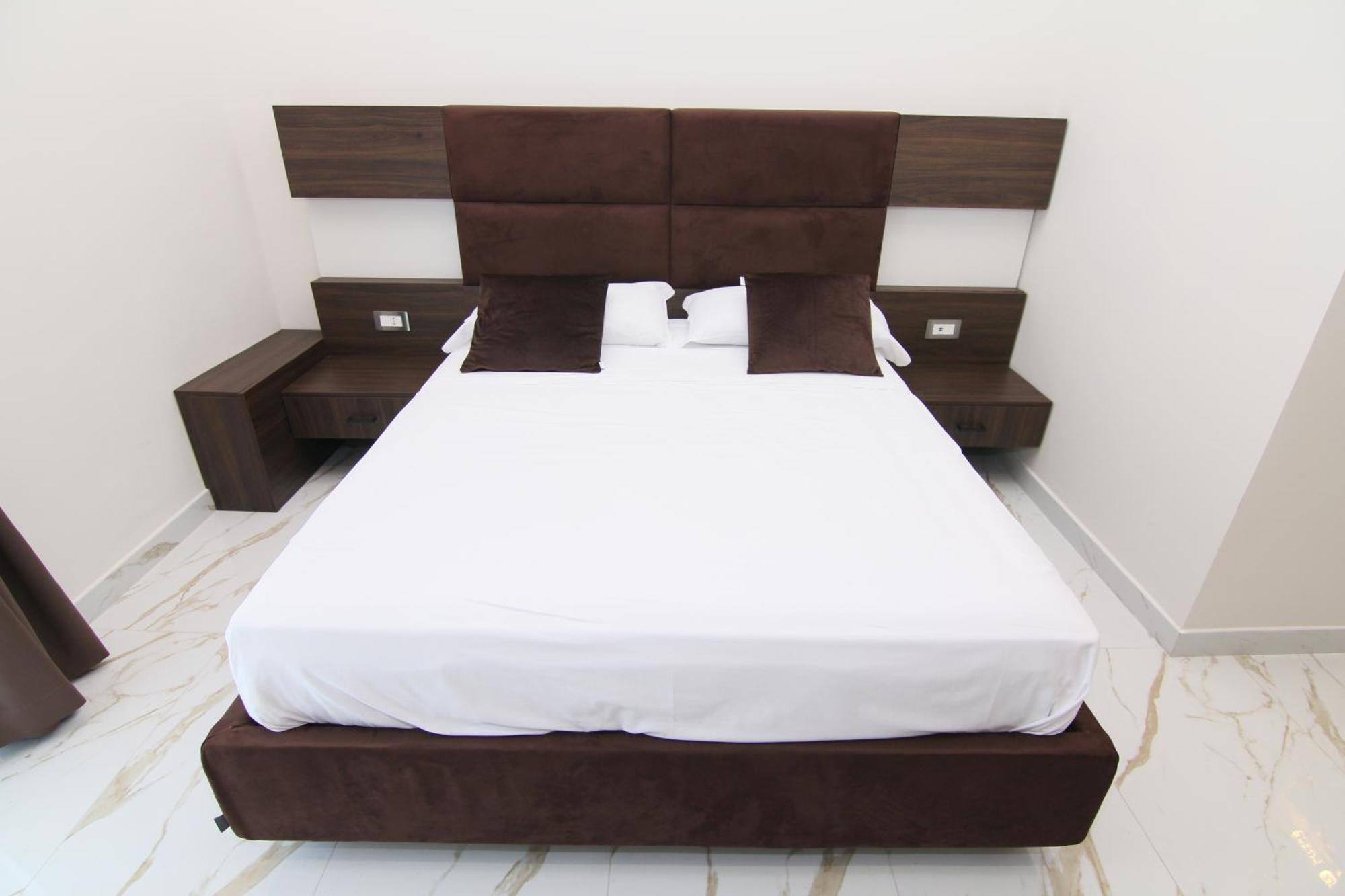 Hotel Auroom *