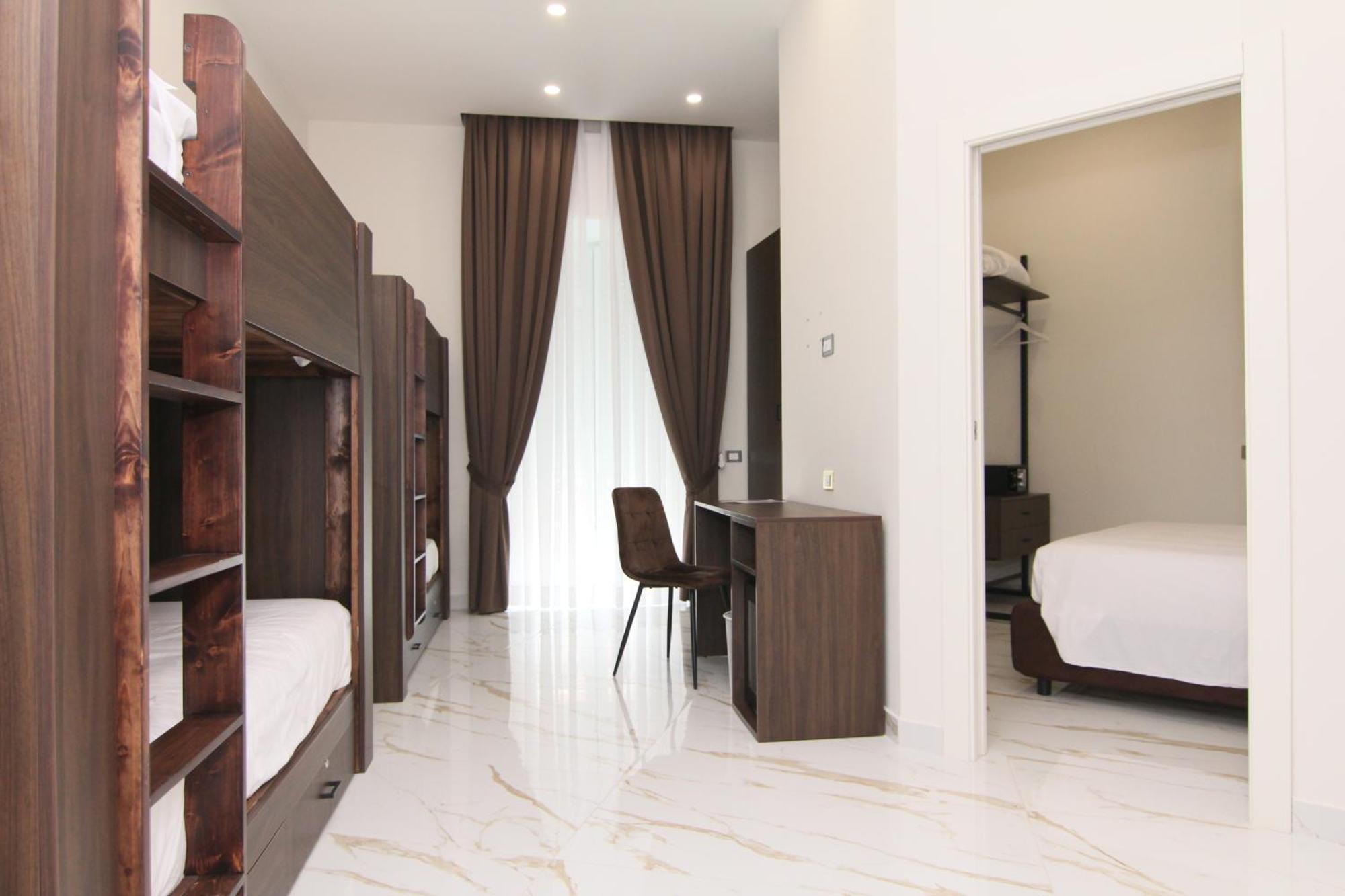 Auroom Naples