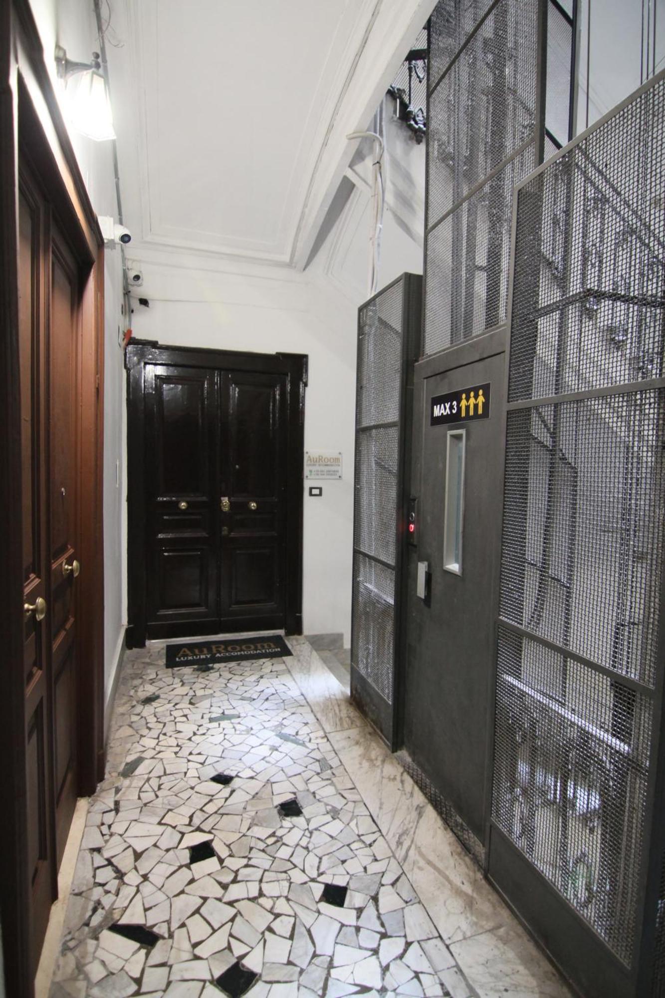 Auroom * Naples