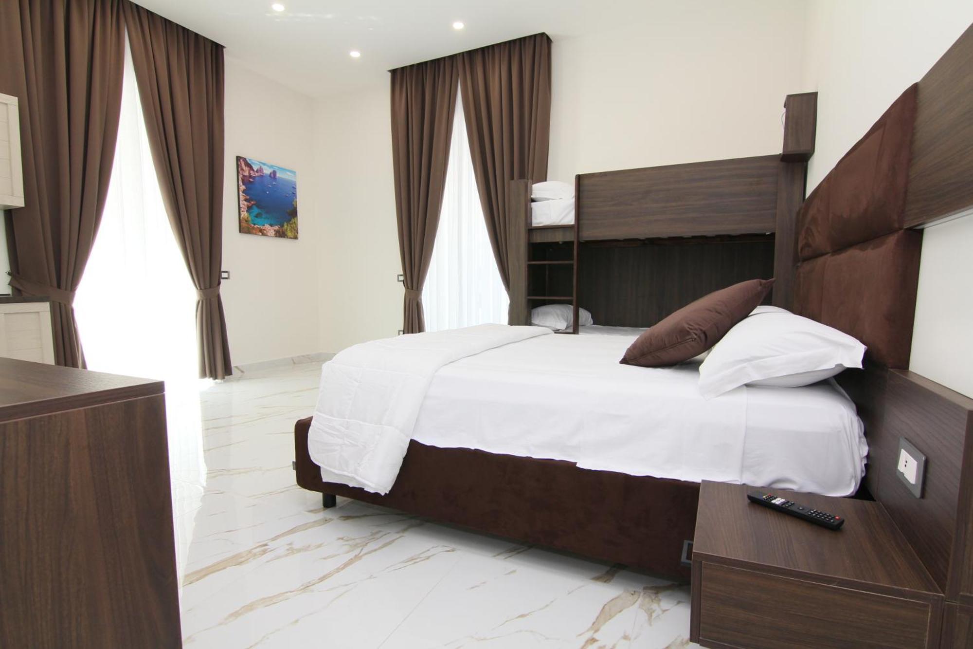 Hotel Auroom *
