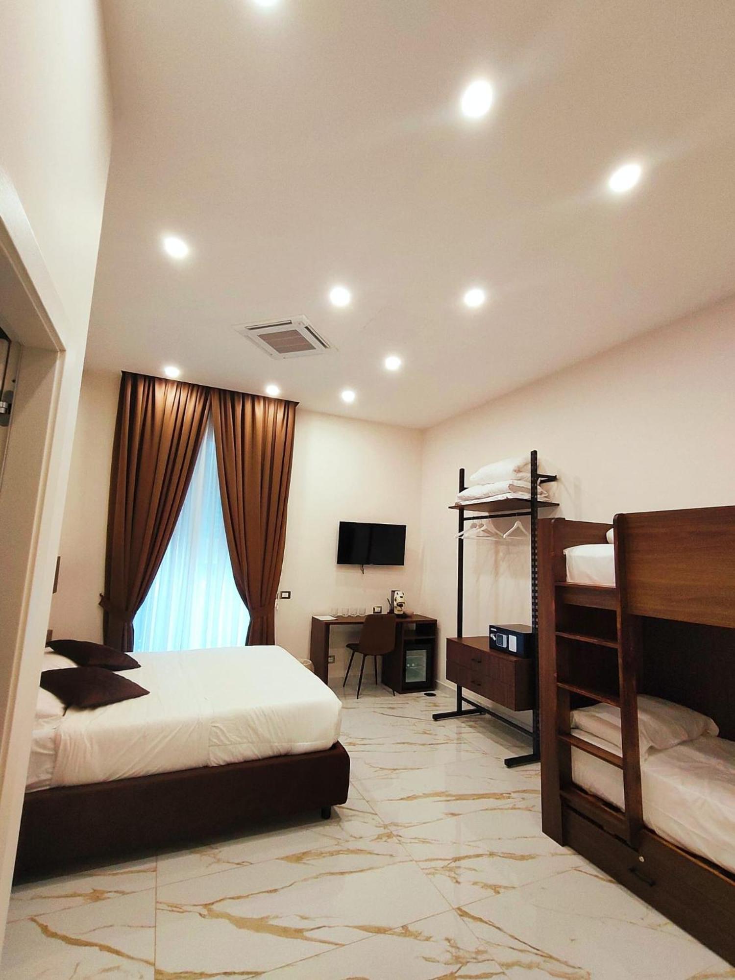 Auroom Hotel *